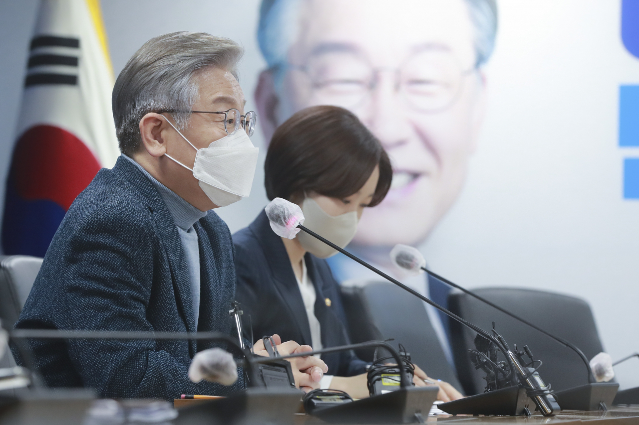 이재명 더불어민주당 대선 후보가 18일 오후 서울 여의도 당사에서 열린 '민주당 정당쇄신, 정치개혁 의원모임' 간담회에서 발언하고 있다. [연합]