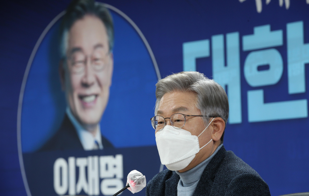 더불어민주당 이재명 대선후보가 18일 오후 서울 여의도 당사에서 열린 '민주당 정당쇄신, 정치개혁 의원모임' 간담회에서 발언하고 있다. [연합]
