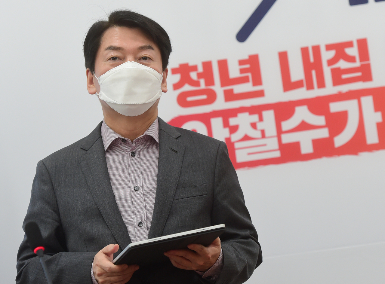 안철수 국민의당 대선 후보가 19일 오전 서울 여의도 국회에서 청년안심주택 50만호 공급·45년 초장기 모기지론 등 청년 내 집 마련 관련 청년 공약3호를 발표하고 있다. [헤럴드경제=이상섭 기자]