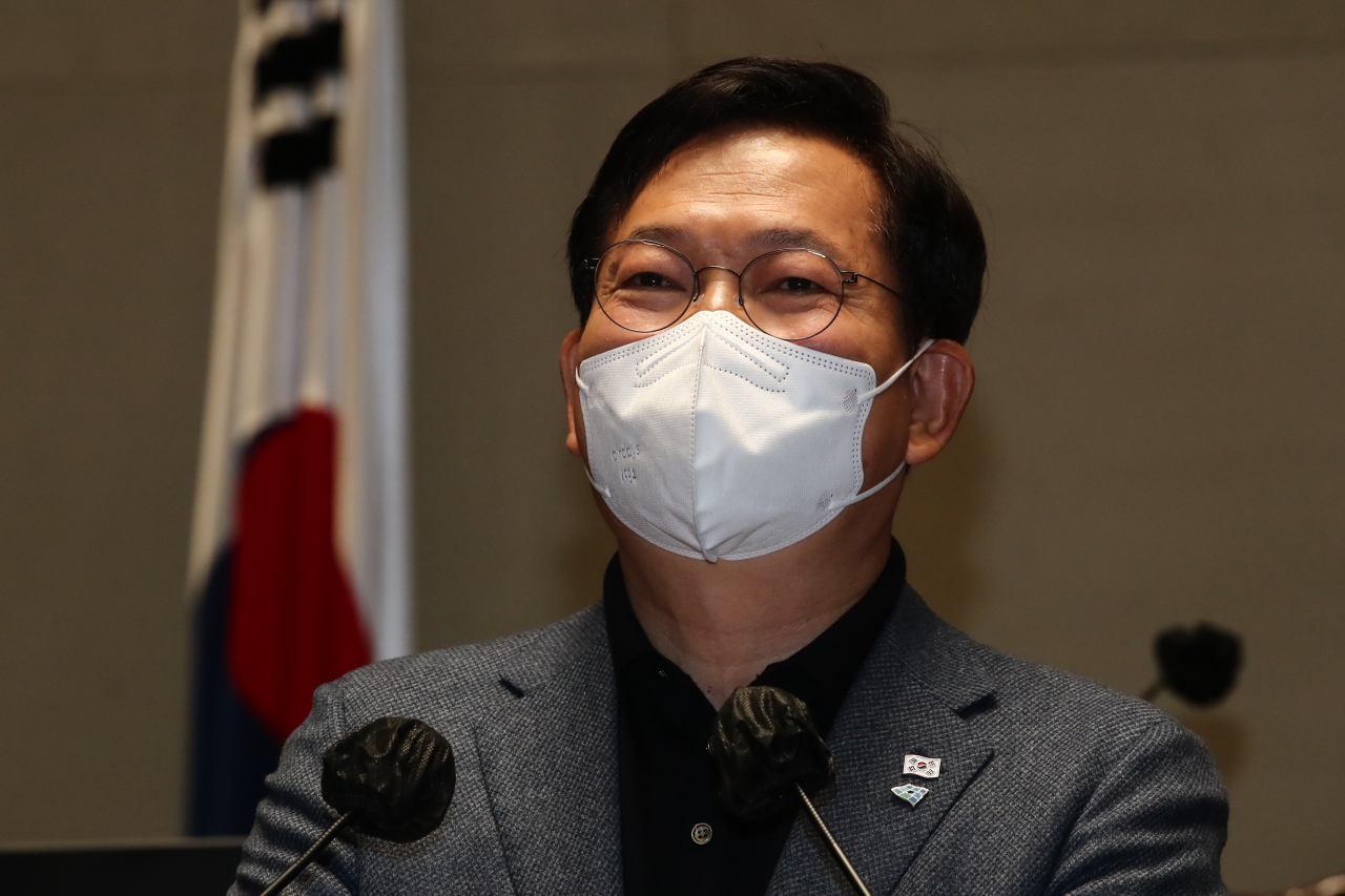더불어민주당 송영길 상임선대위원장이 21일 오후 국회에서 열린 긴급 의원총회에서 발언하고 있다. 연합뉴스