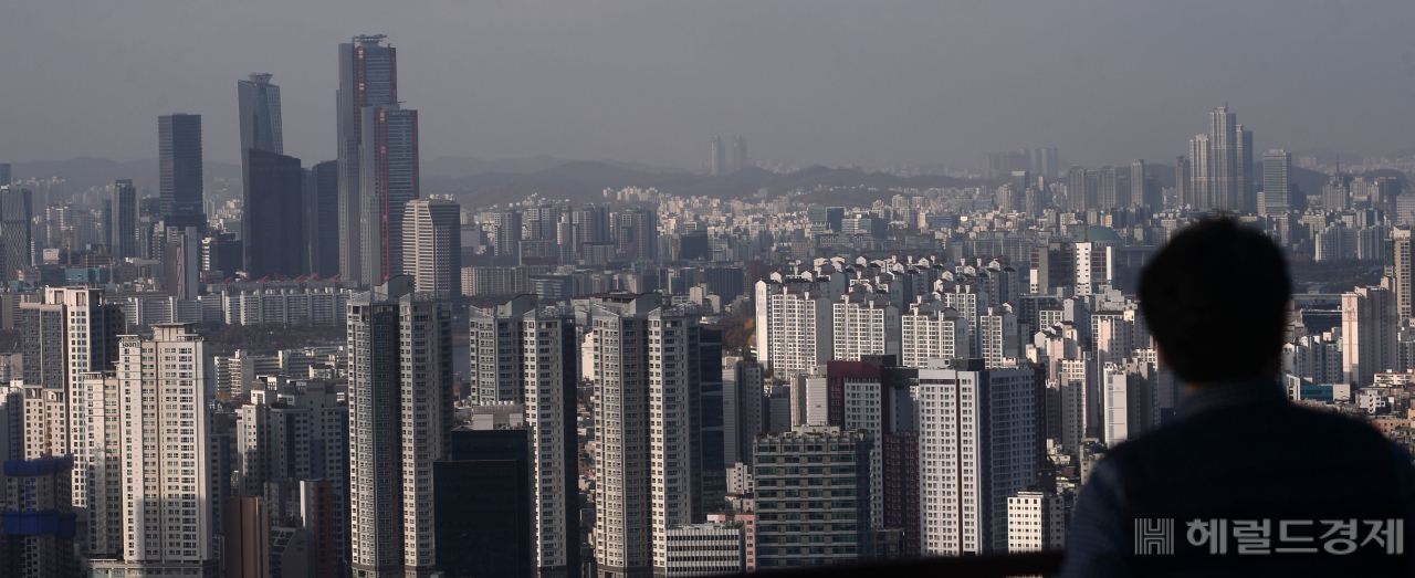 남산에서 바라본 서울 용산지역 아파트 일대. [박해묵 기자]