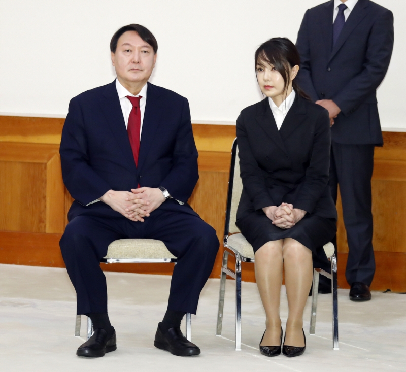 윤석열 국민의힘 대선 후보와 윤 후보의 배우자 김건희 씨 [연합]