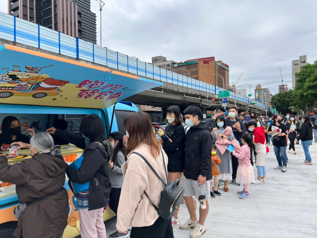한국관광공사 타이베이지사가 마련한 '달려라, 한식버스'