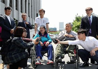 5.18 헬기사격 목격 증인 이씨(오른쪽)
