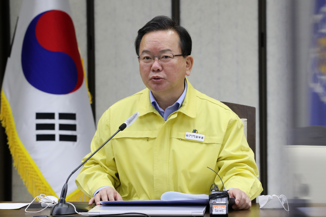 김부겸 국무총리가 24일 오전 세종시 정부세종청사에서 열린 신종 코로나바이러스 감염증(코로나19) 대응 중앙재난안전대책본부 회의를 주재하고 있다. 연합뉴스