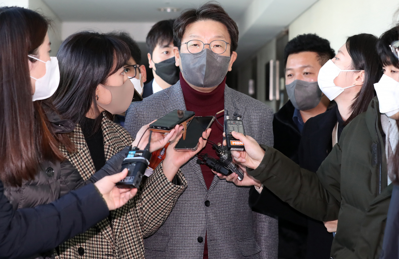 권성동 국민의힘 사무총장이 24일 오전 서울 종로구 김종인 전 국민의힘 비상대책위원장의 사무실로 들어서고 있다. [연합]
