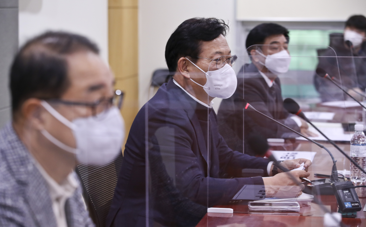 더불어민주당 송영길 대표가 24일 오전 서울 여의도 국회에서 열린 국회 기후변화와 그린뉴딜을 연구하는 의원모임 세미나에서 발언하고 있다. [연합]