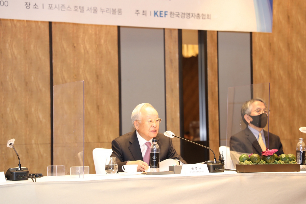 손경식 한국경영자총협회 회장이 24일 열린 주한일본대사 초청 경총 회장단 간담회에서 발언하고 있다. [경총 제공]