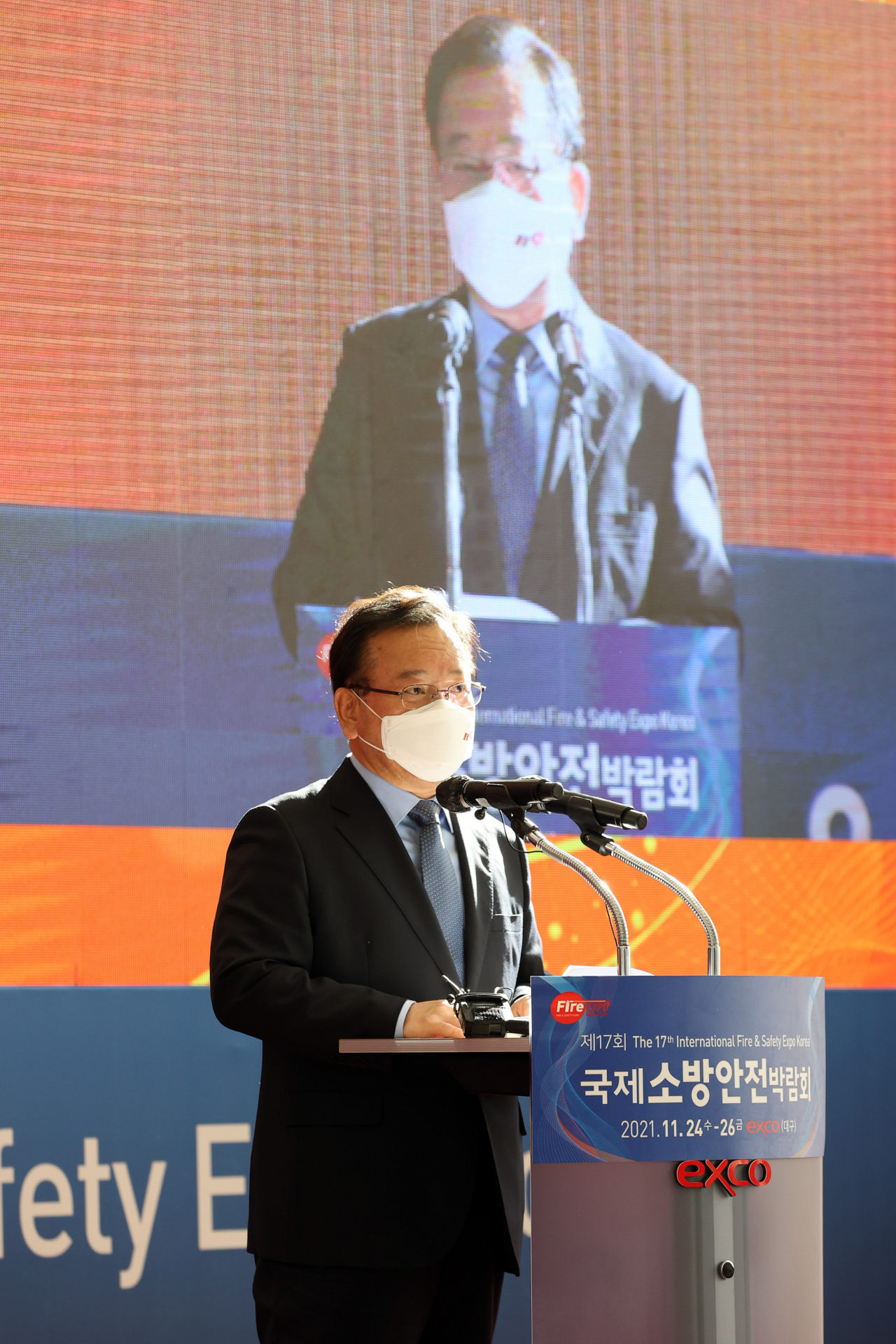 김부겸 국무총리가 24일 오후 대구 엑스코에서 열린 국제 소방안전박람회에서 축사를 하고 있다. [연합]