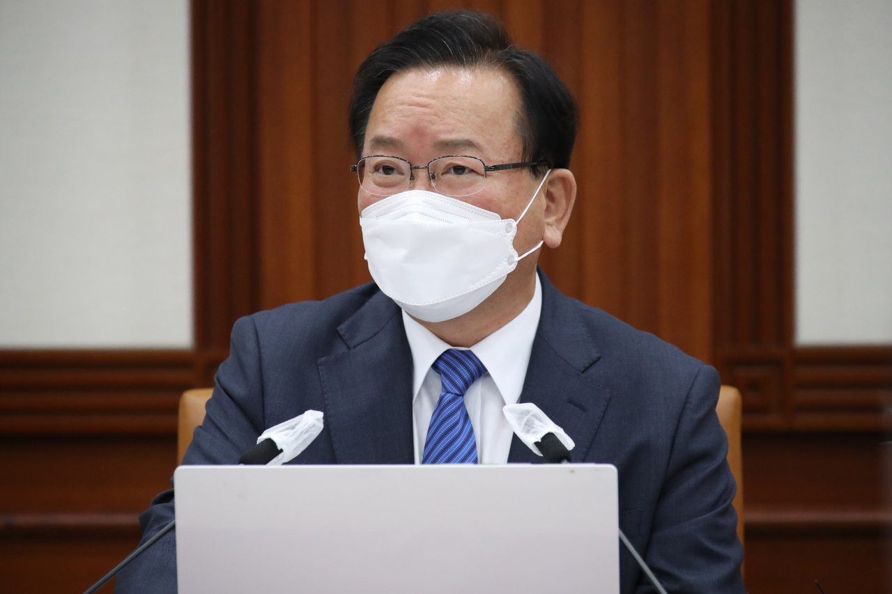 김부겸 국무총리가 25일 정부서울청사에서 열린 제4차 코로나19 일상회복 지원위원회에 참석해 인사말을 하고 있다.[연합]