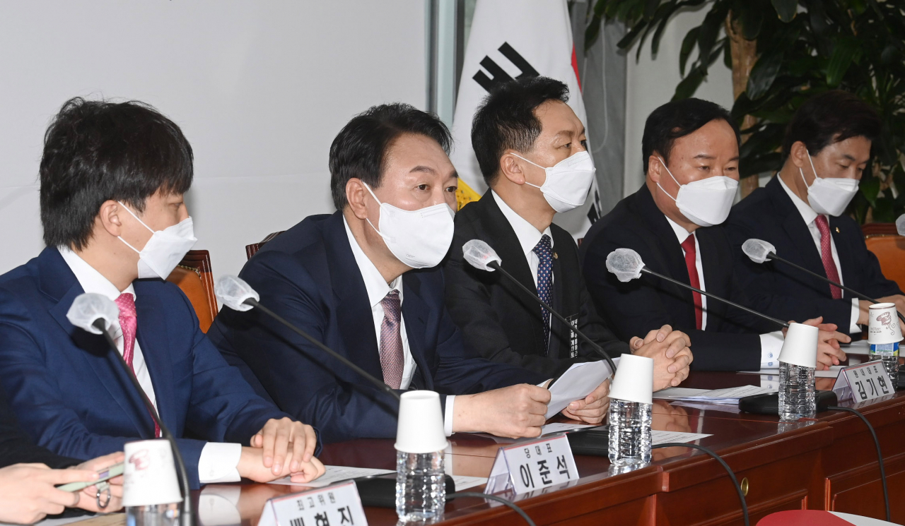 [헤럴드경제=이상섭 기자] 국민의힘 윤석열 대선 후보가 25일 국회에서 열린 최고위원회의에서 선거대책위원회 구성에 대해 발언하고 있다.