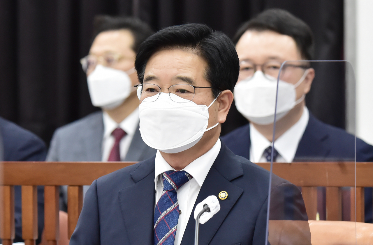 김창룡 경찰청장이 1일 국회 정보위원회에서 열린 경찰청 국정감사에 출석해 감사 개시를 기다리고 있다. [연합]