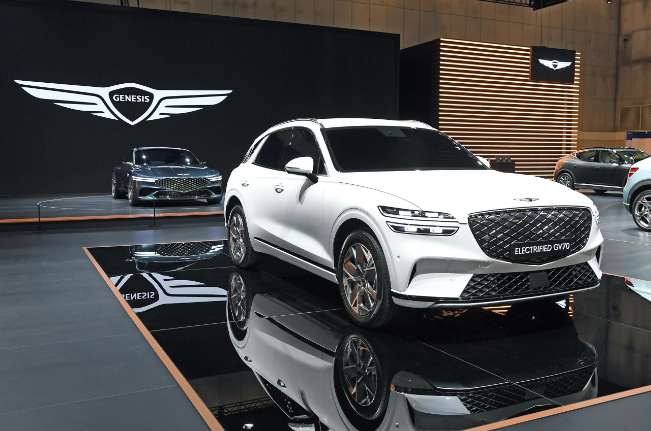제네시스는 25일 경기도 고양시 킨텍스에서 열린 ‘2021 서울모빌리티쇼’에서 전기 SUV GV70 전동화 모델을 공개했다. GV70 전동화 모델[제네시스 제공]