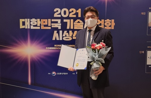 산업통상자원부 장관상을 수상한 전남테크노파크 이정관 기업지원단장.