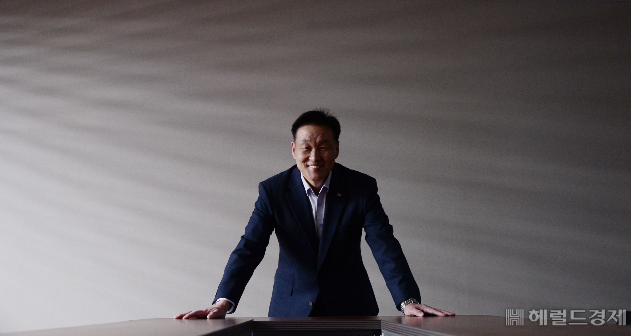 이계문 서민금융진흥원 원장이 22일 오후 서울 중구 서민금융진흥원에서 본지와 인터뷰를 가지고 있다. 박해묵 기자