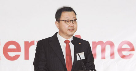 최재원 SK그룹 수석부회장이 지난 2019년 미국 조지아주에서 열린 SK이노베이션 전기차 배터리공장 기공식에서 인사말을 하고 있는 모습. [연합]