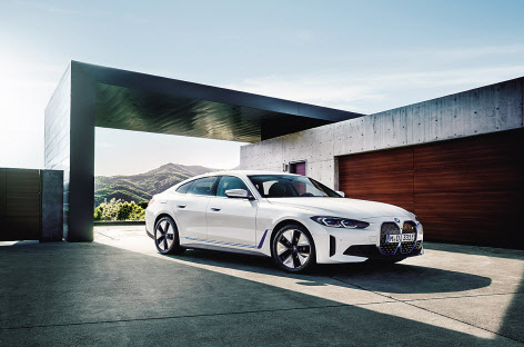 BMW i4.