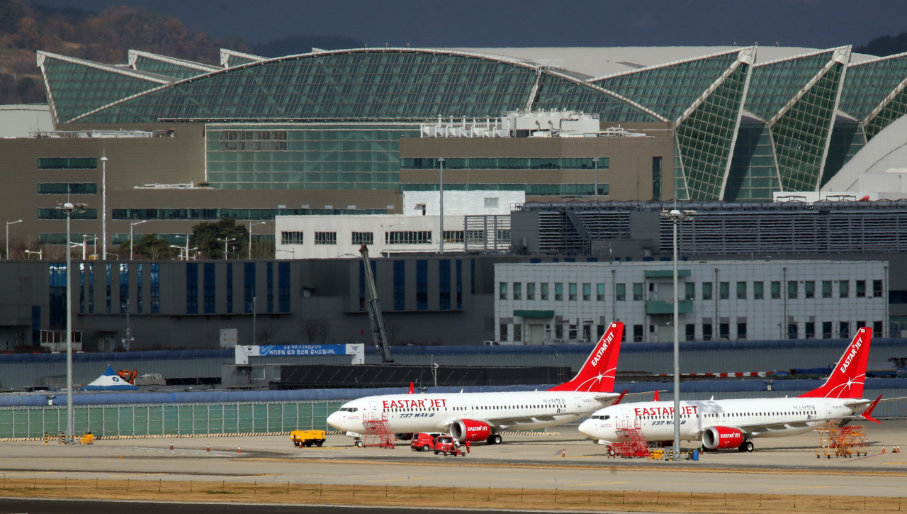 영종도 인천국제공항 계류장의 이스타항공 소속 B737 맥스 기종. [연합]