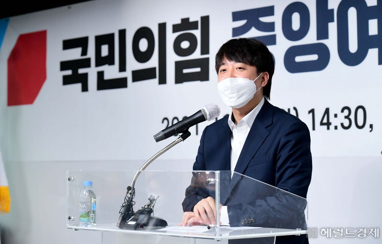 이준석 국민의힘 대표가 29일 서울 여의도 국민의힘 중앙당사에서 열린 중앙여성위원회 간담회에서 인사말을 하고 있다. 이상섭 기자