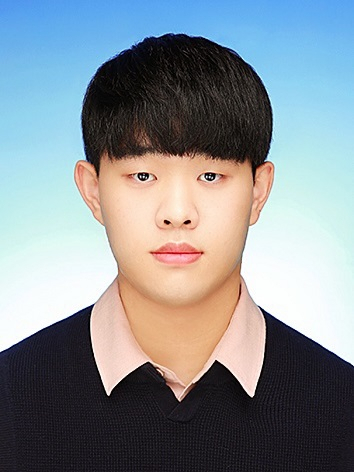 브레이크가 풀린 차를 자신의 차로 막은 안현기 씨. [LG복지재단 제공]