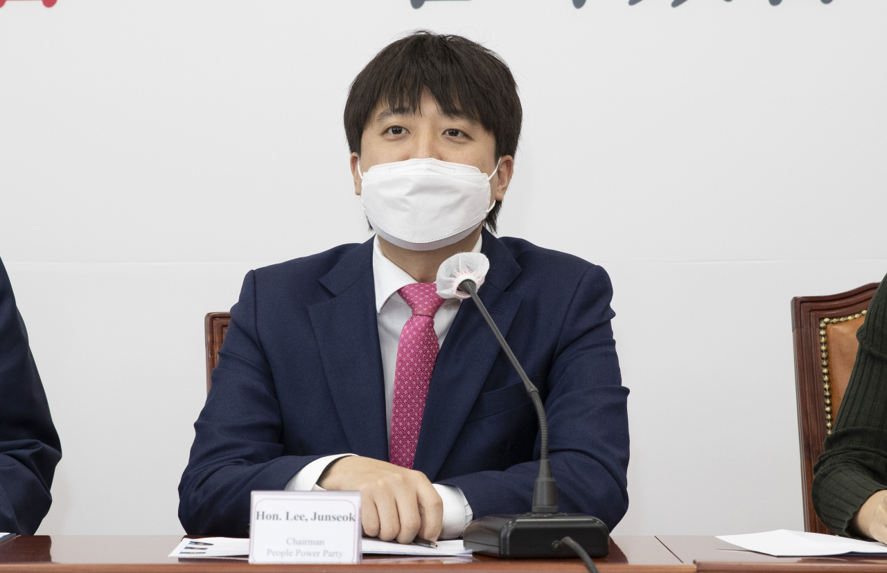 국민의힘 이준석 대표가 25일 오후 국회에서 미국 연방하원의원 방한단 접견에 인사말을 하고 있다. [연합]