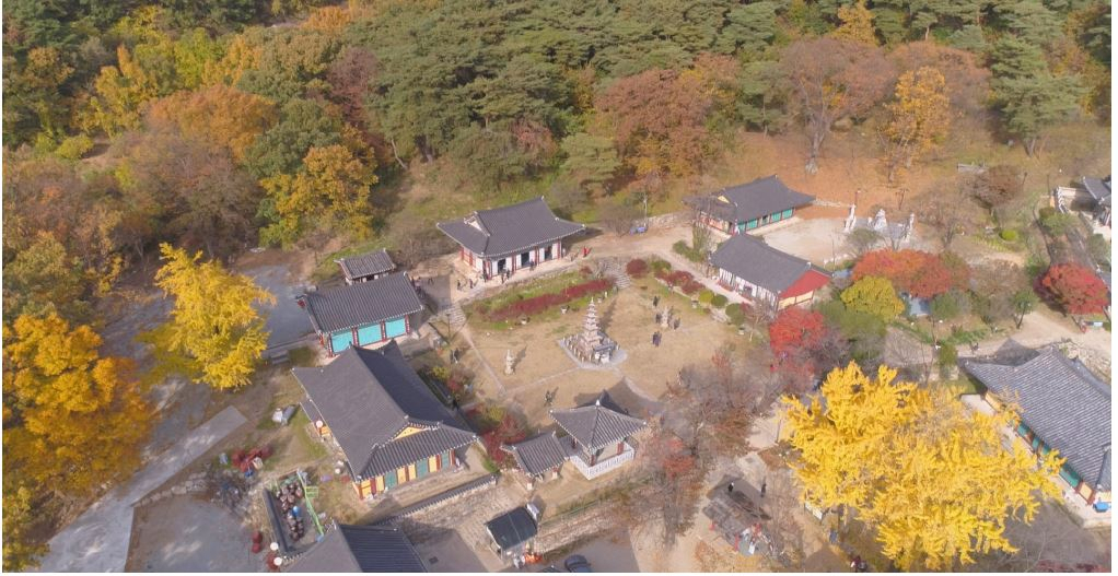 계룡산 신원사 전경