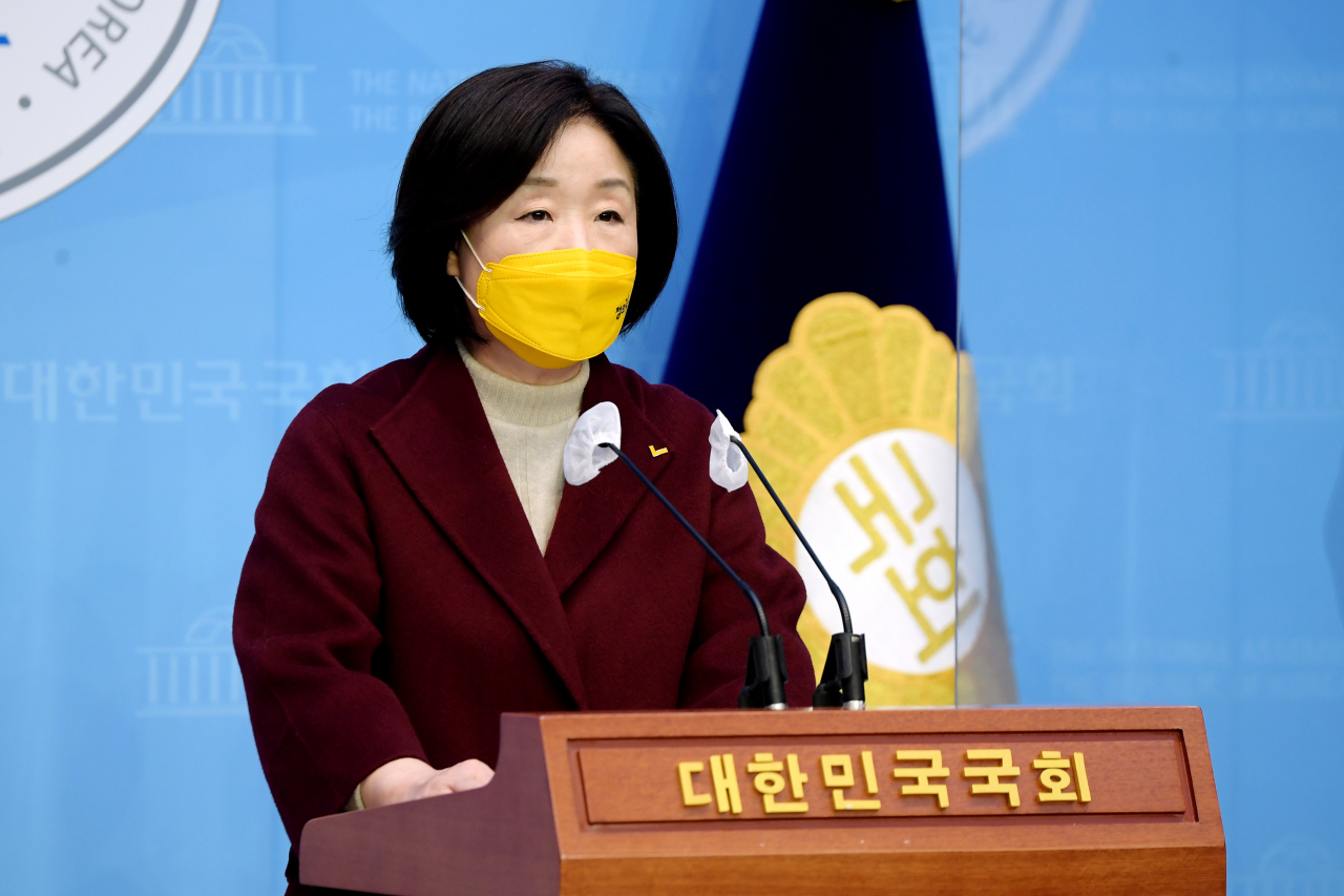 정의당 심상정 대선 후보가 30일 오전 서울 여의도 국회 소통관에서 기자회견을 열고 보육공약을 발표하고 있다. [국회사진기자단]