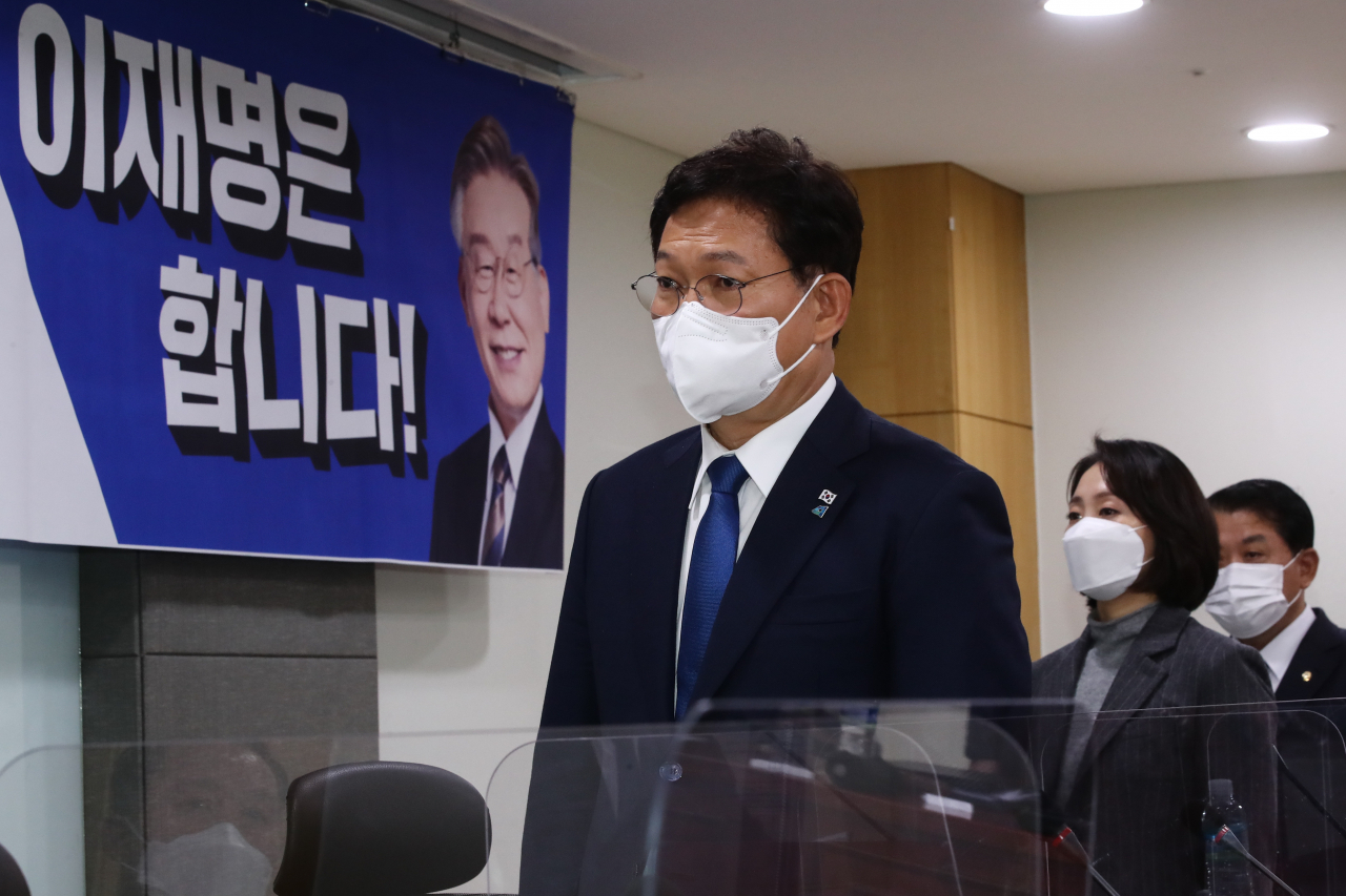 더불어민주당 송영길 대표와 조동연 공동상임선대위원장이 30일 오후 국회 의원회관에서 열린 국방정책위-스마트강군위원회 1차 전체회의에 참석해 있다. [국회사진기자단]