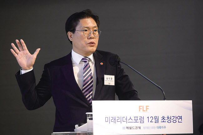 1일 오전 서울 소공로 더 플라자 호텔 다이아몬드홀에서 열린 ‘미래리더스포럼(Future Leaders Forum)’ 12월 초청강연에서 송석준 국민의힘 의원이 강연을 하고 있다. 이상섭 기자