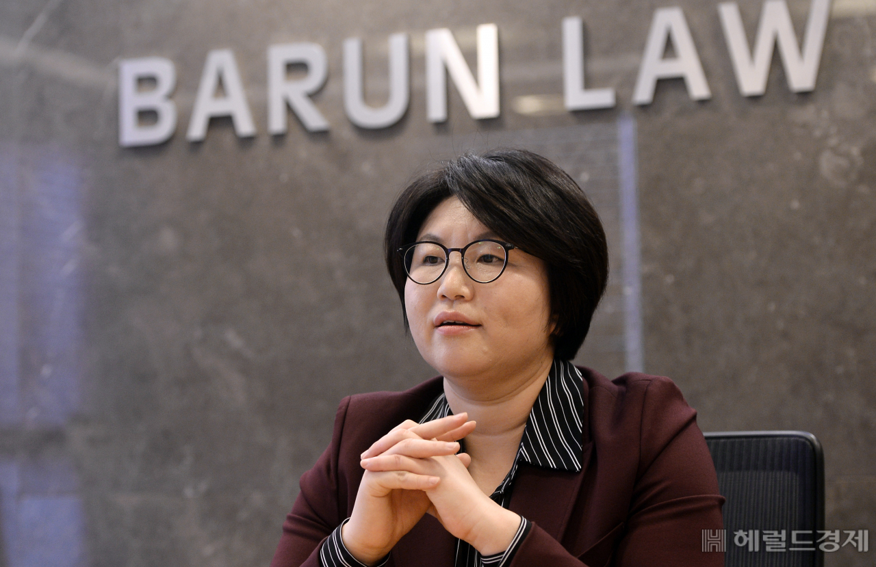 지난달 26일 오후 서울 강남구 법무법인 바른에서 이영희 차기 경영대표변호사가 본지와 인터뷰를 하고 있다. [사진=이상섭 기자]