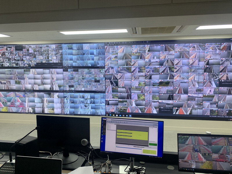 한강교량 CCTV 통합관제센터에 표출되고 있는 한강교량 장면. [서울시 제공]