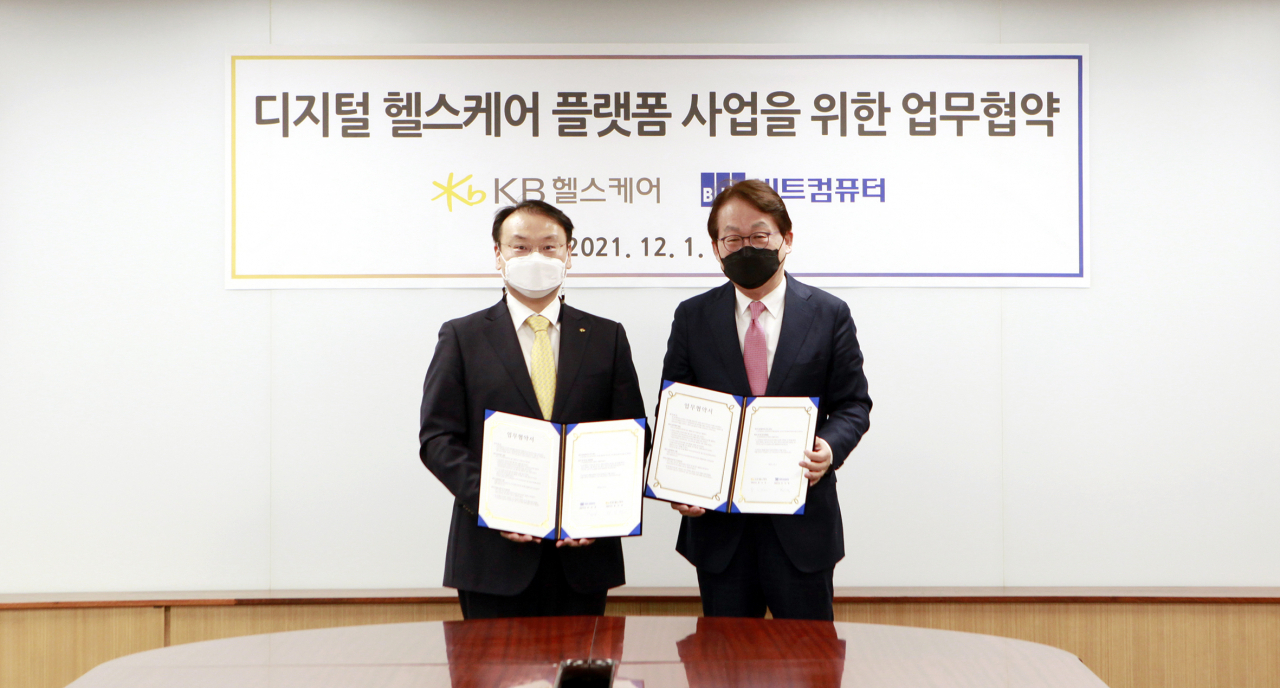 [사진=1일 KB헬스케어 최낙천 대표(좌측)와 비트컴퓨터 전진옥 대표(우측) 등이 참석한 가운데 기업주 및 근로자 특화 건강관리서비스 공동 사업 추진 등 디지털 헬스케어 사업 전반의 상호 협력을 위한 업무 협약식이 진행되었다.]