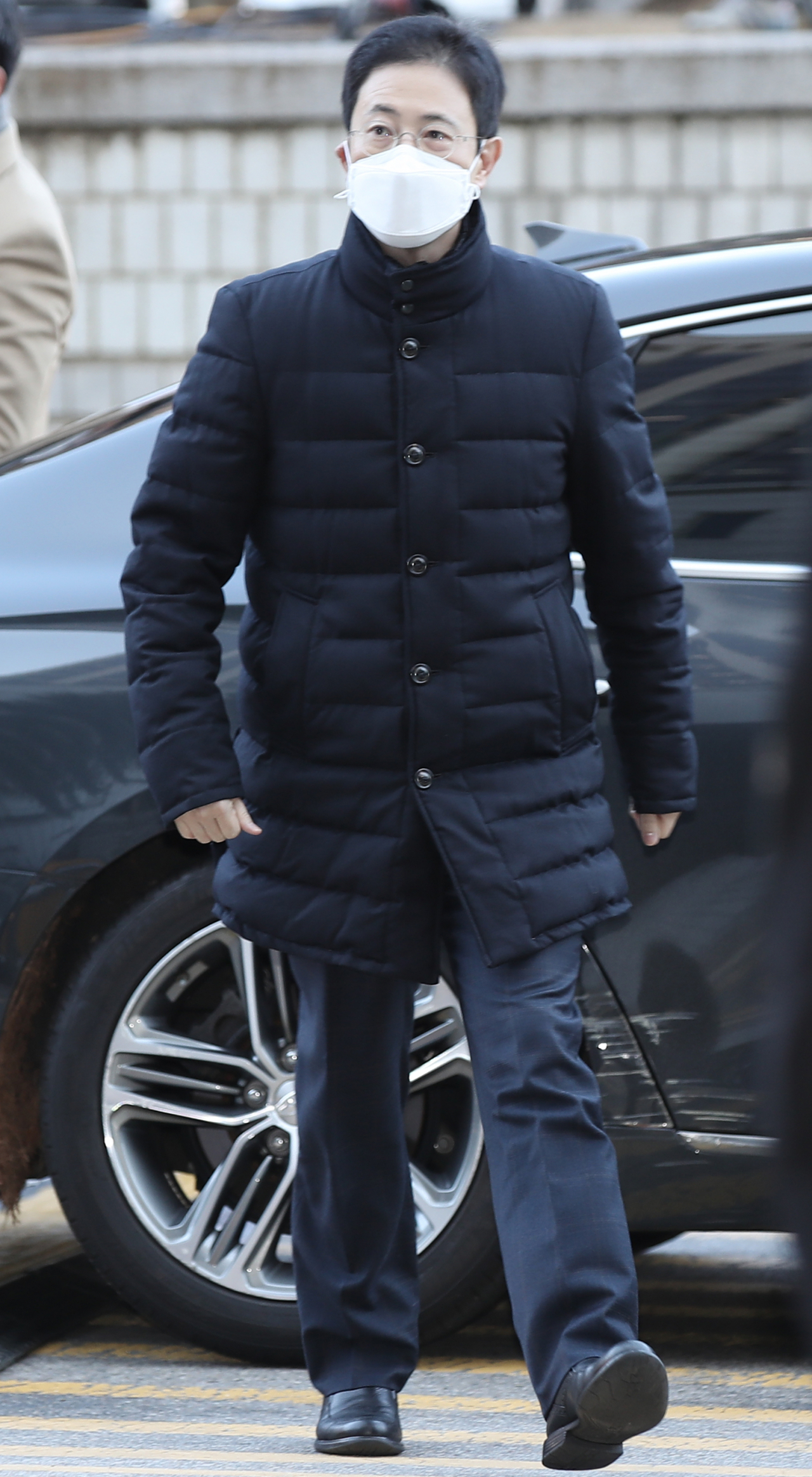 ‘고발 사주’ 의혹의 핵심 피의자인 손준성 대구고검 인권보호관이 2일 오전 영장실질심사를 받기 위해 서울 서초구 서울중앙지법에 출석하고 있다.[연합]