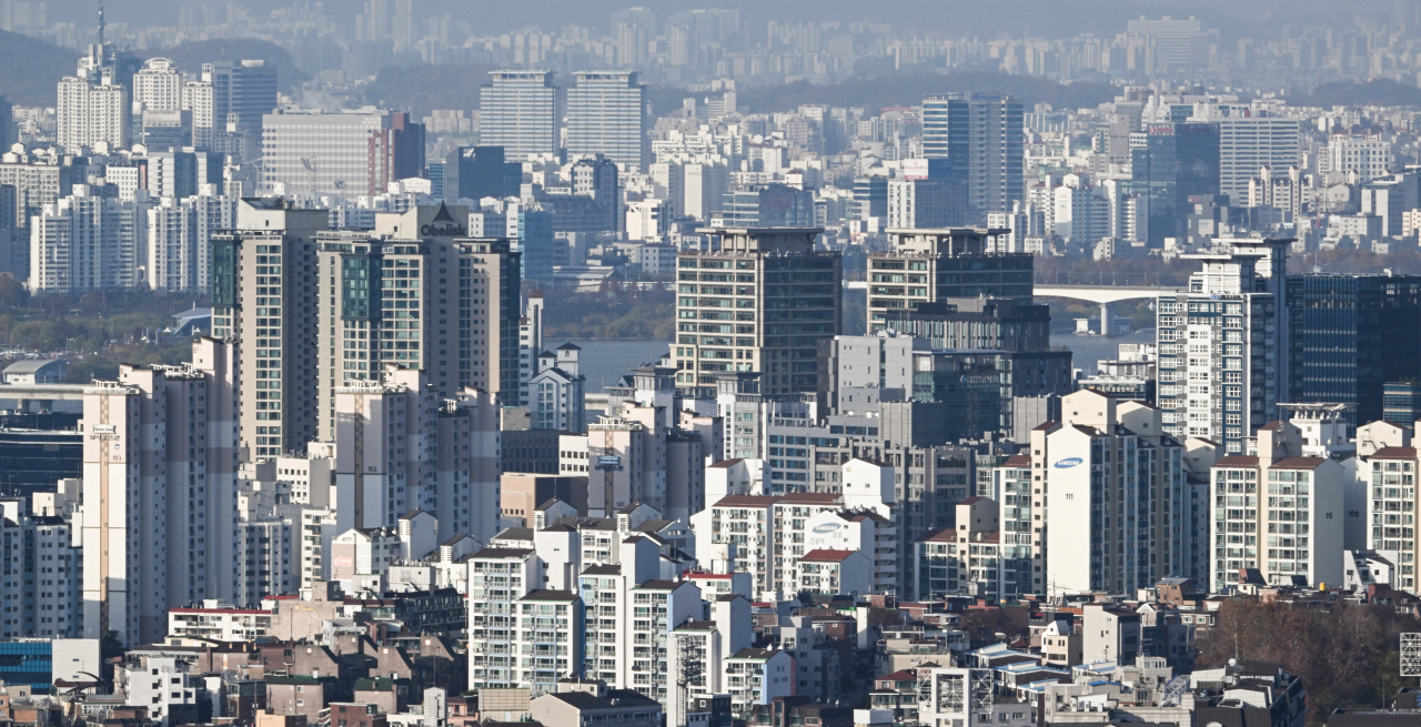 사진은 서울 중구 남산에서 바라본 서울 서부권 일대 모습.[연합]