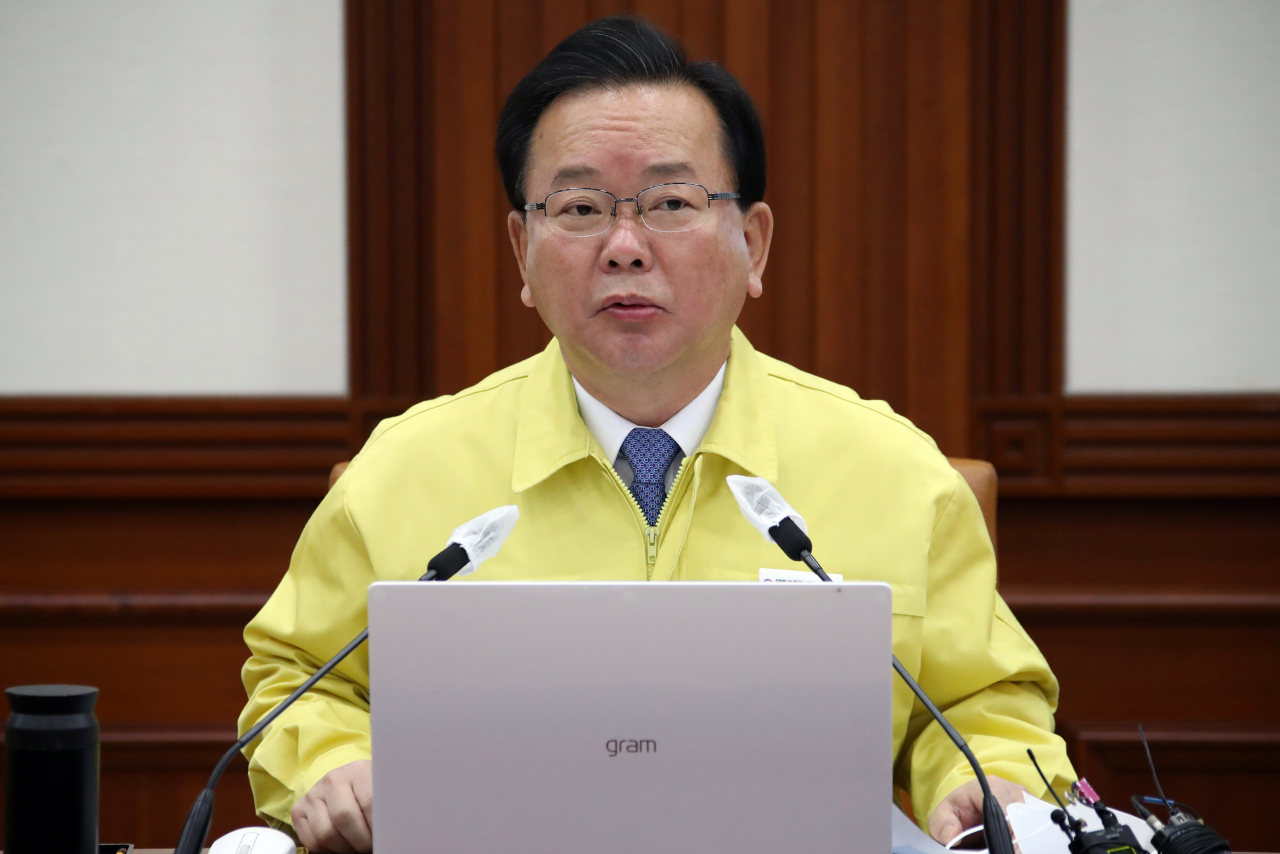 김부겸 국무총리가 3일 정부서울청사에서 열린 코로나19 대응 중앙재난안전대책본부 회의를 주재하고 있다. [연합]