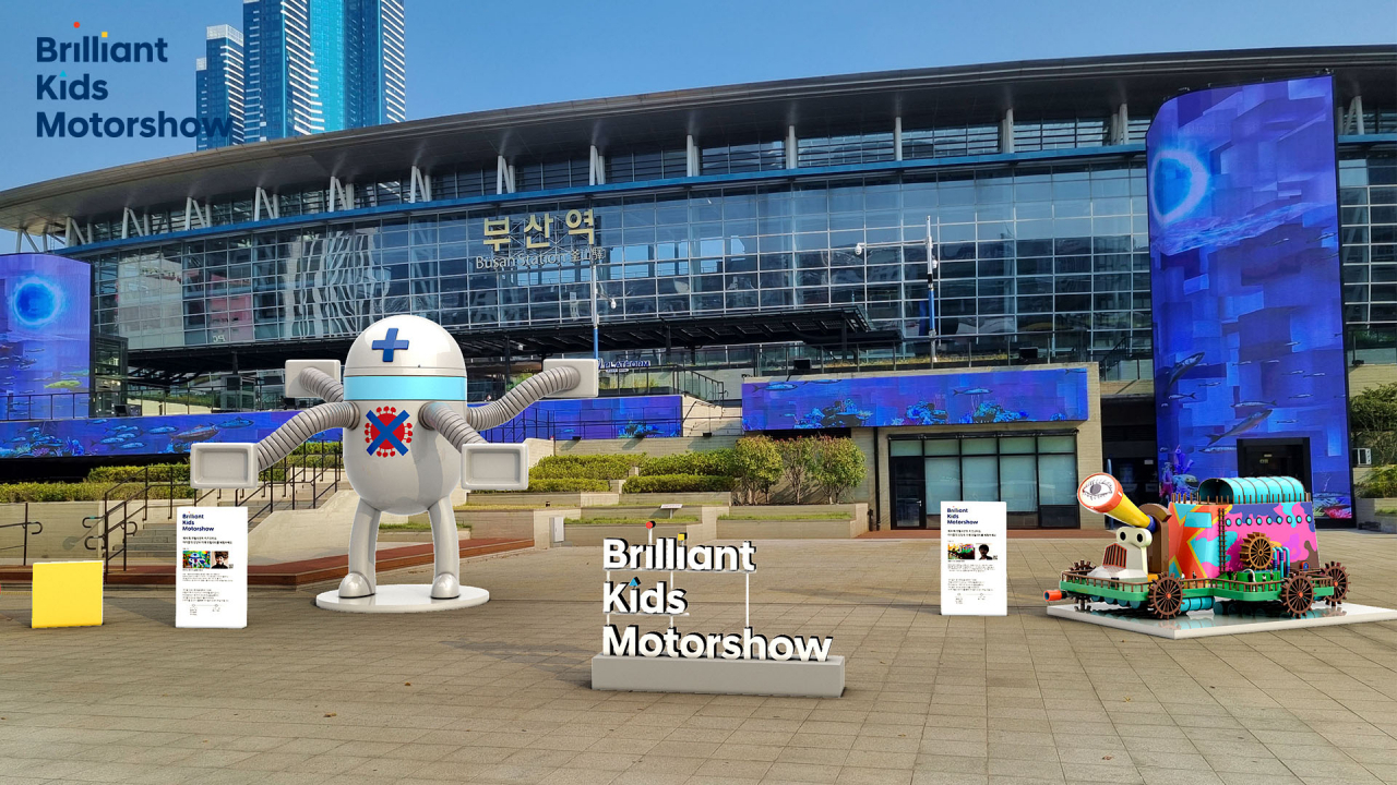 현대자동차가 오는 3일부터 내년 1월8일까지 ‘제6회 브릴리언트 키즈 모터쇼(Brilliant Kids Motor Show)’를 진행한다. 부산역 광장에 전시된 현대자동차, ‘제6회 브릴리언트 키즈 모터쇼’ 작품[현대차 제공]