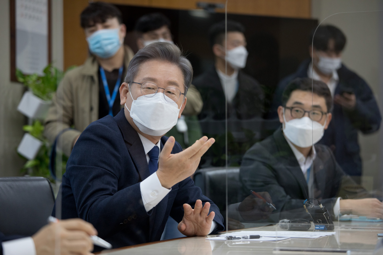 이재명 더불어민주당 대선후보가 3일 오전 서울 서초구 삼성경제연구소에서 열린 간담회에서 인사말을 하고 있다. [연합]