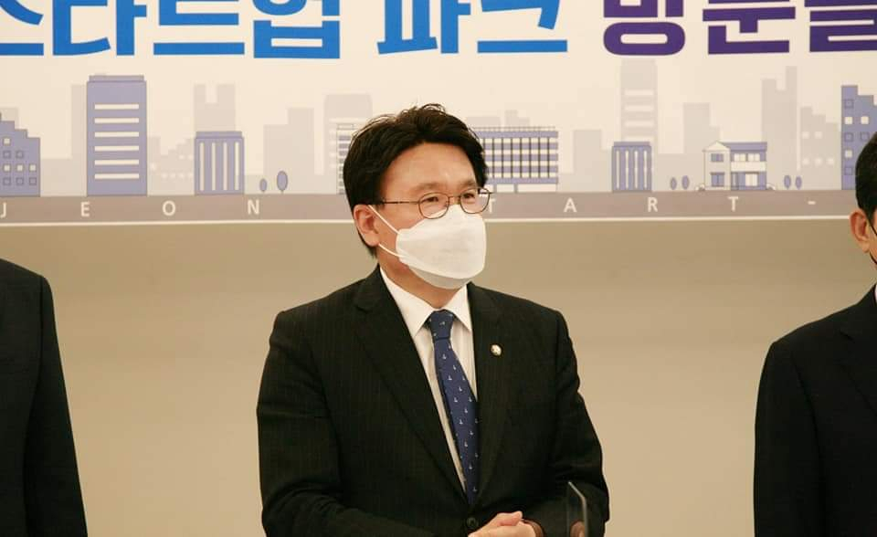 황운하 더불어민주당 의원. [황운하 의원 페이스북 캡처]