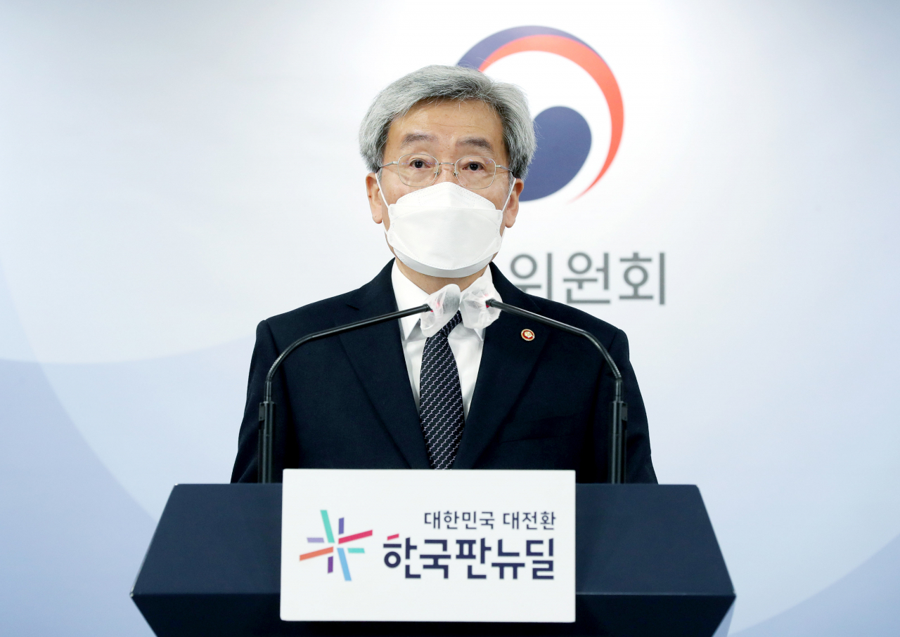 [사진=고승범 금융위원장이 3일 금융위 출입기자단과 기자간담회를 하고 있다.][금융위 제공]