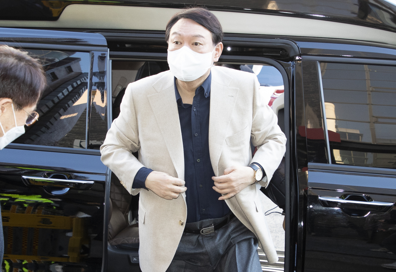 선대위 출범식을 하루 앞둔 지난 5일 오전 윤석열 국민의힘 대선 후보가 서울 여의도 당사로 들어서고 있다.[국회 사진기자단]