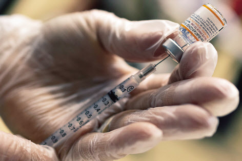 미 FDA는 코로나 백신 추가 접종과 관련한 방침을 논의할 예정이다.