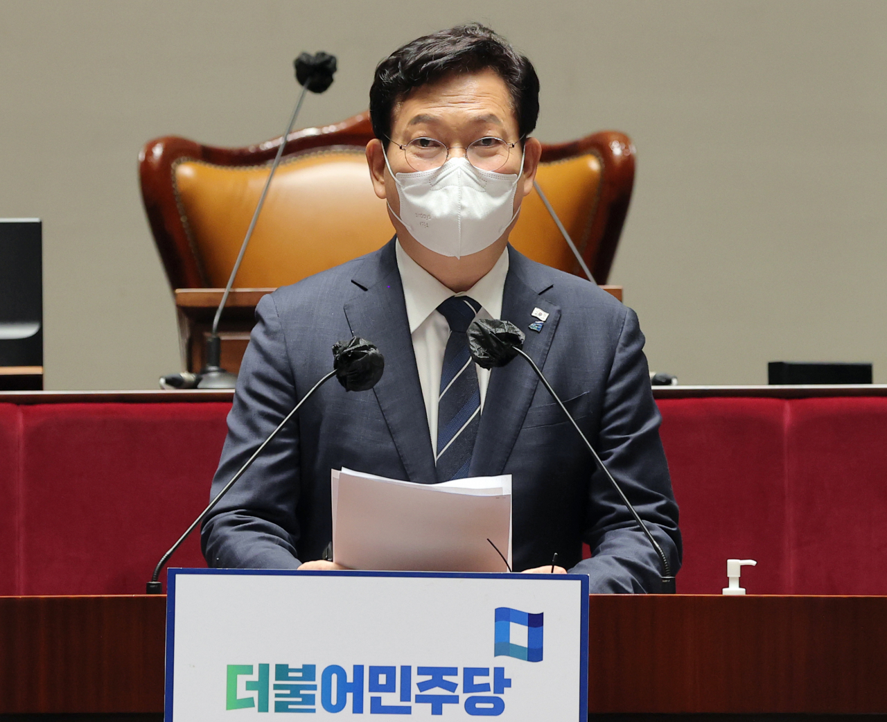 더불어민주당 송영길 대표가 6일 오후 서울 여의도 국회에서 열린 정책의원총회에서 발언하고 있다. [국회사진기자단]