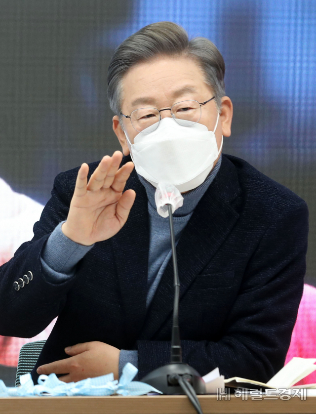 이재명 더불어민주당 대선후보가 6일 서울 여의도 더불어민주당 당사에서 열린 소상공인과 함께하는 전국민선대위에서 모두발언을 하고 있다. [이상섭 기자]