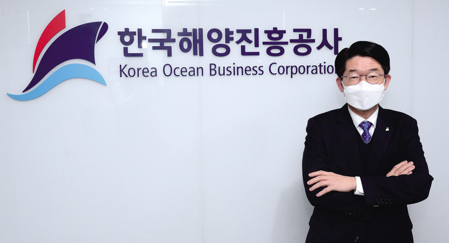 김양수 해양진흥공사 사장이 7일 서울 여의도 서울사무소에서 본지와 인터뷰하며 포즈를 취하고 있다. 박해묵 기자