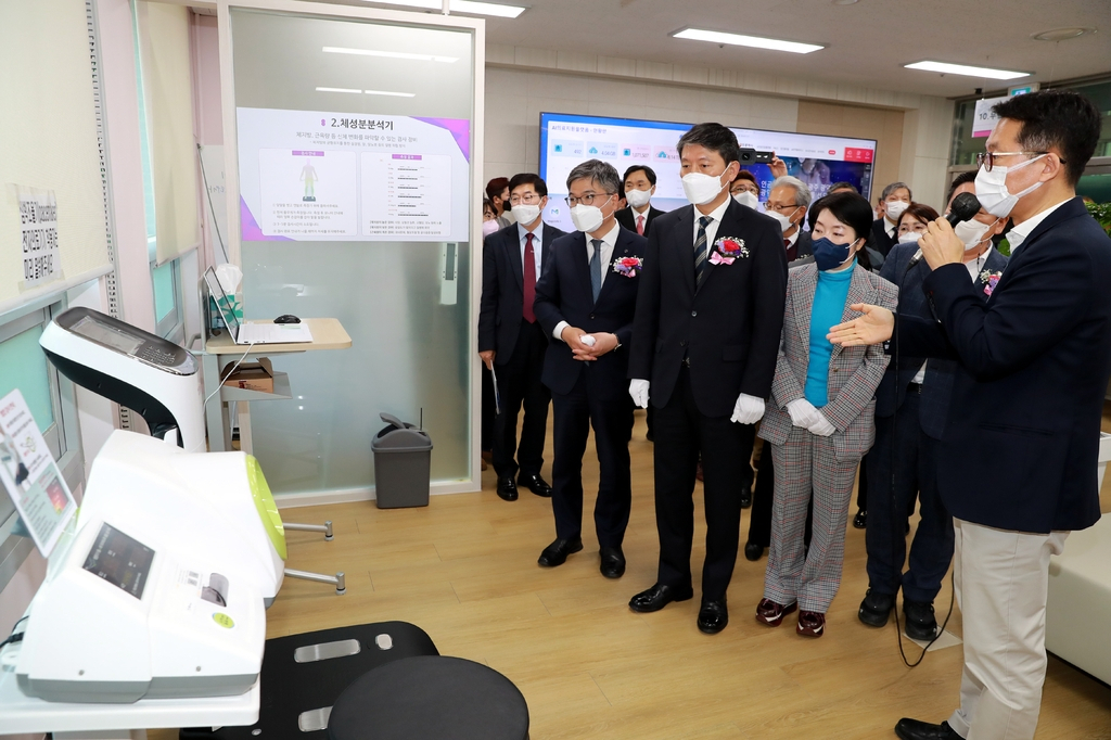 광주 인공지능 특화산업 실증센터가 7일 광주 빛고을노인건강타운에서 개소식을 열고 본격적인 운영에 들어갔다.
