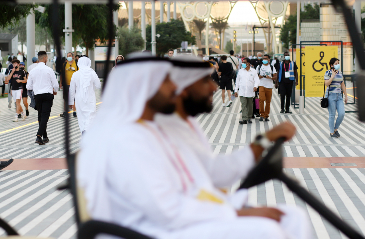 11월 23일(현지시간) 아랍에미리트(UAE) '2020 두바이 엑스포'장에 관람객이 북적이고 있다. 연합뉴스