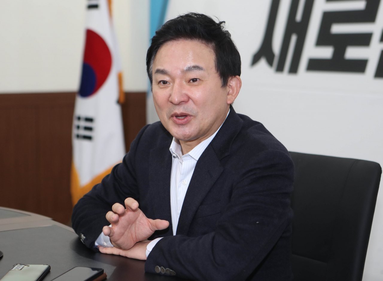 국민의힘 대선 선대위 원희룡 정책총괄본부장이 지난 2일 오후 대구시당에서 기자들의 질문에 답하고 있다. [연합]
