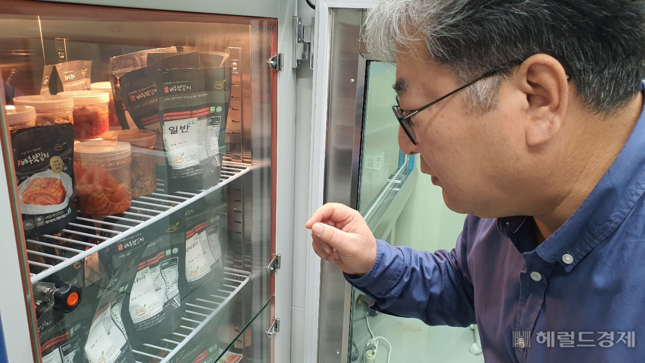 뜨레찬은 장내 유익균 증식과 배변 활동에 도움을 주는 ‘기능성 표시 김치 1호’를 내년 초 출시한다./서인주 기자