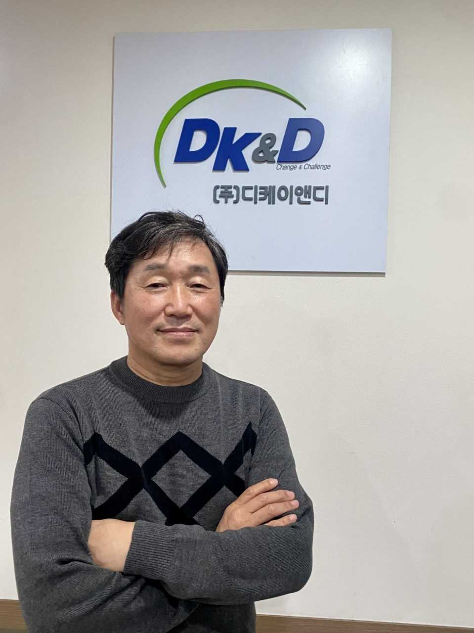 합성피혁 전문기업에서 패션 분야로 사업 외연을 넓히고 있는 디케이앤디의 최민석 대표. [회사 제공]