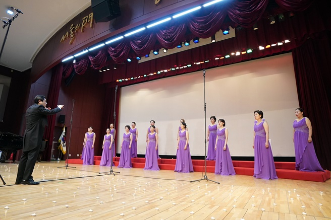 8일 오전 11시 동대문구청 2층 강당에서 동대문구립여성합창단 제20회 정기 연주회가 진행됐다. [동대문구 제공]
